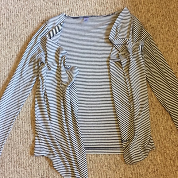 Adorable GAP Body wrap cardigan sweater! - Picture 4 of 4